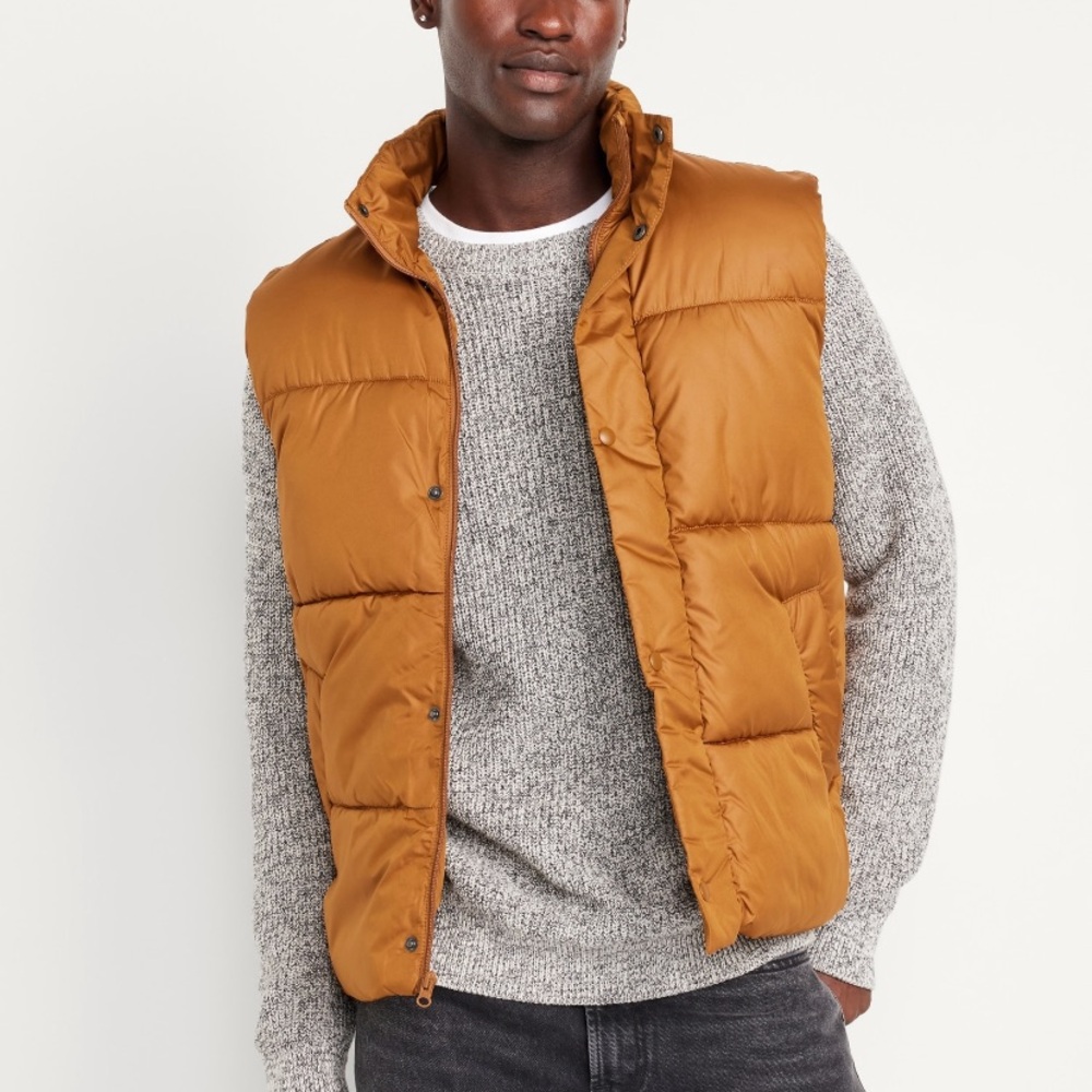 Old Navy Men’s Water Resistant Puffer Vest, NWT, Color Beige